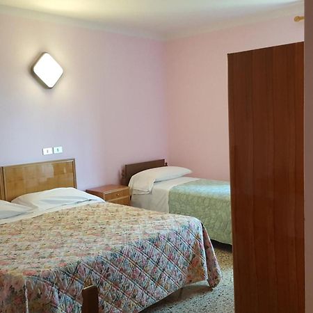 Albergo Ristorante Gualtieri บาร์เบริโน ดิ มูเจลโล ห้อง รูปภาพ