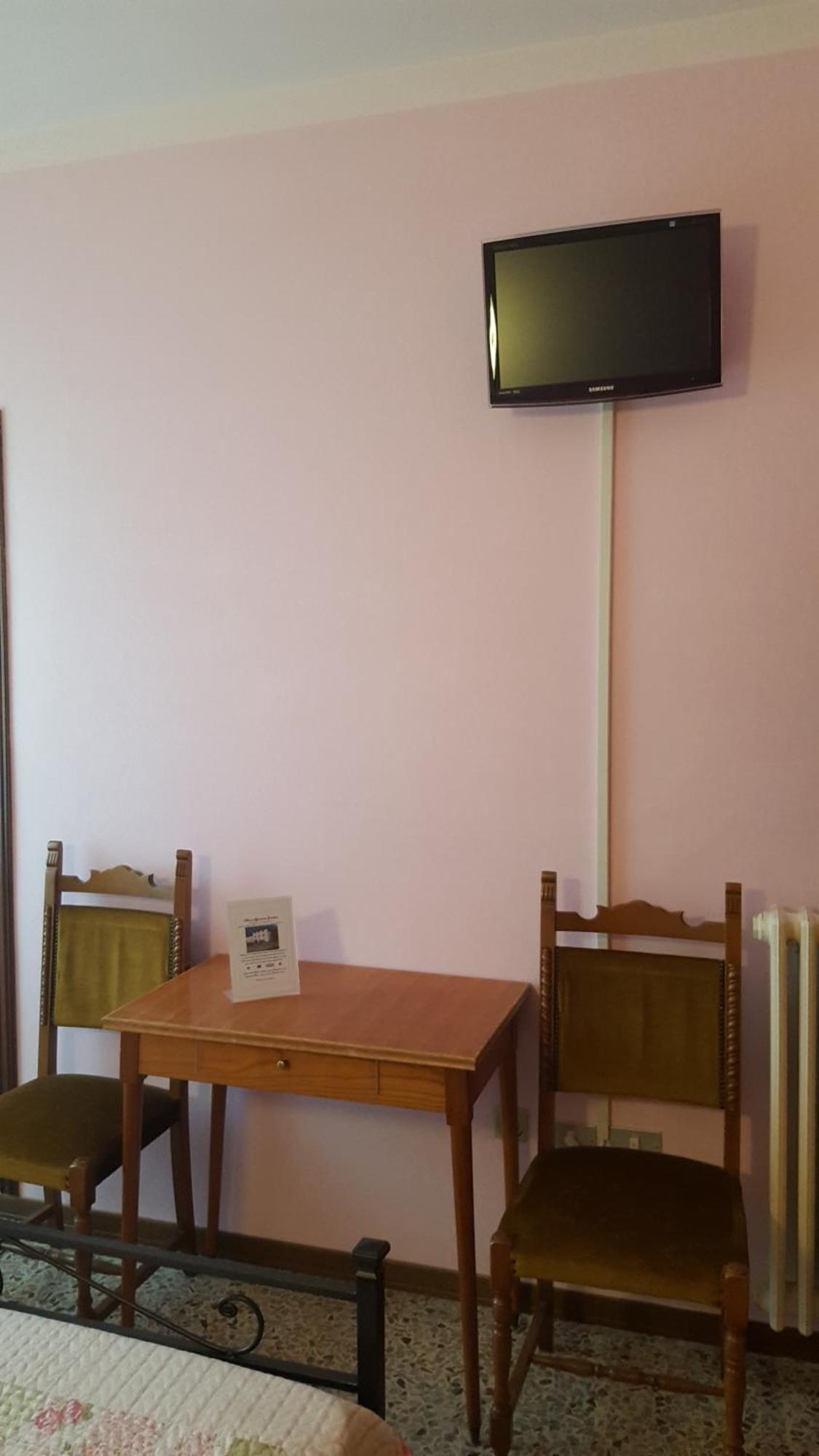 Albergo Ristorante Gualtieri บาร์เบริโน ดิ มูเจลโล ห้อง รูปภาพ